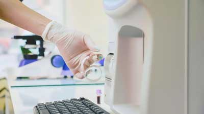 blood-analyzing-machine