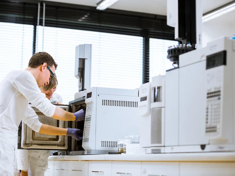 Electron-Microscopes-lab-instrumentation